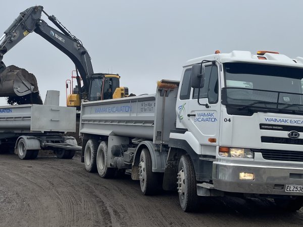 Heavy-Duty Truck & Trailer Hire
